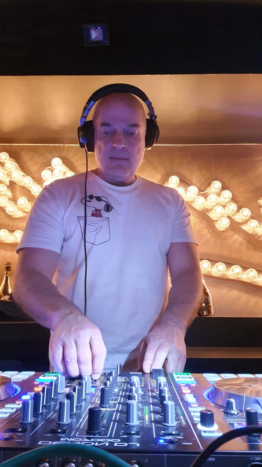 Housemeister Pete live